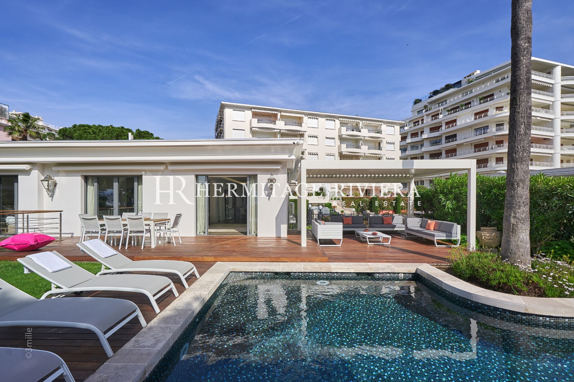 Villa exceptionnelle face au port Canton (image 2)