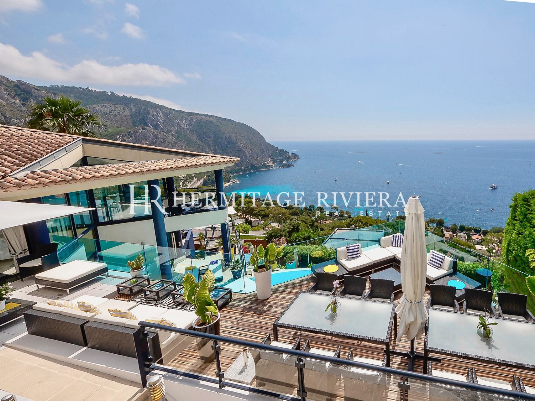 Modern villa surplombant la mer (image 1)