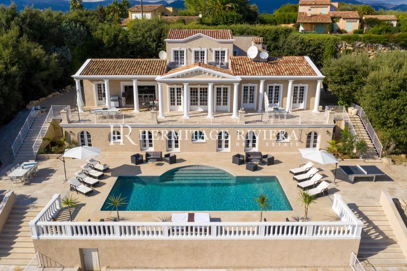 Superbe propriété de luxe avec héliport et piscine