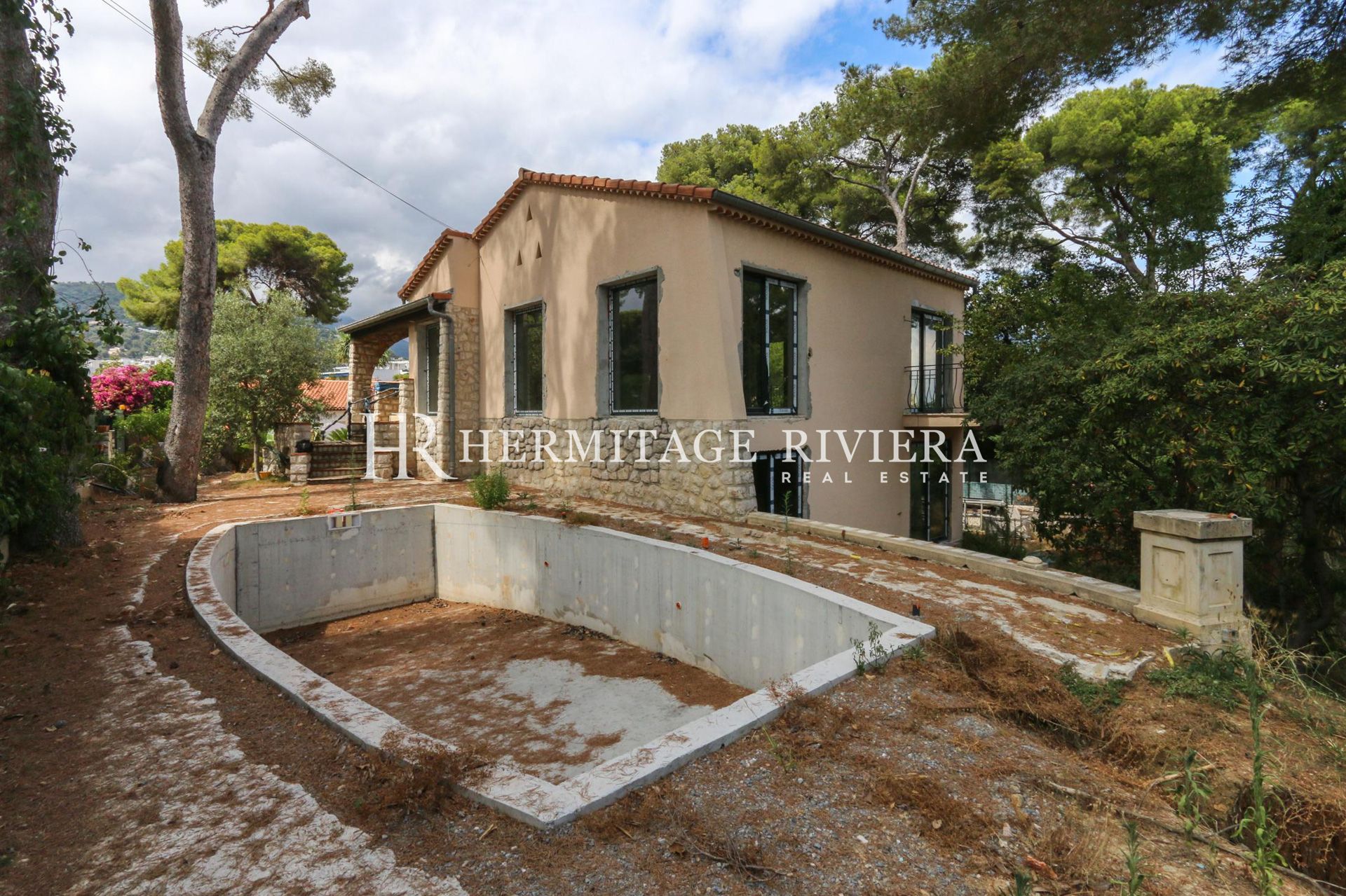 Villa à terminer - Piscine - Jardin - Vue mer (image 8)