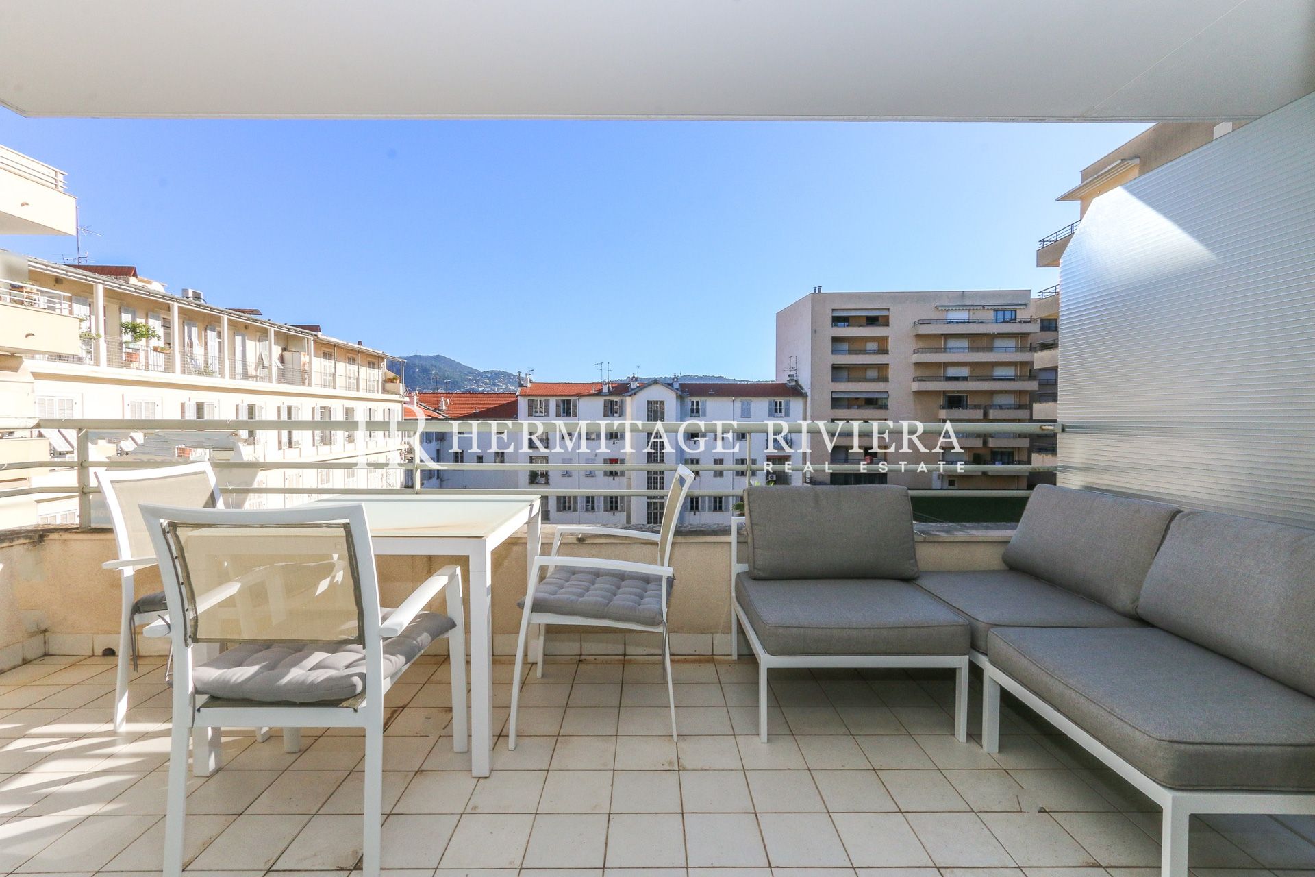 Résidences du Palais - 2 pièces -  Terrasse  (image 1)