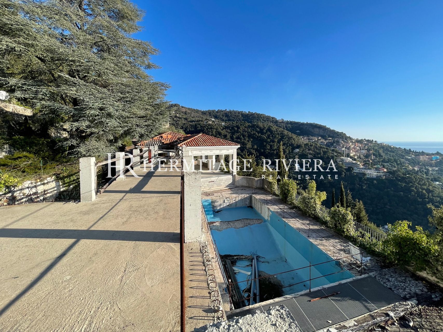 Proche Monaco - Vue mer panoramique - À rénover  (image 12)