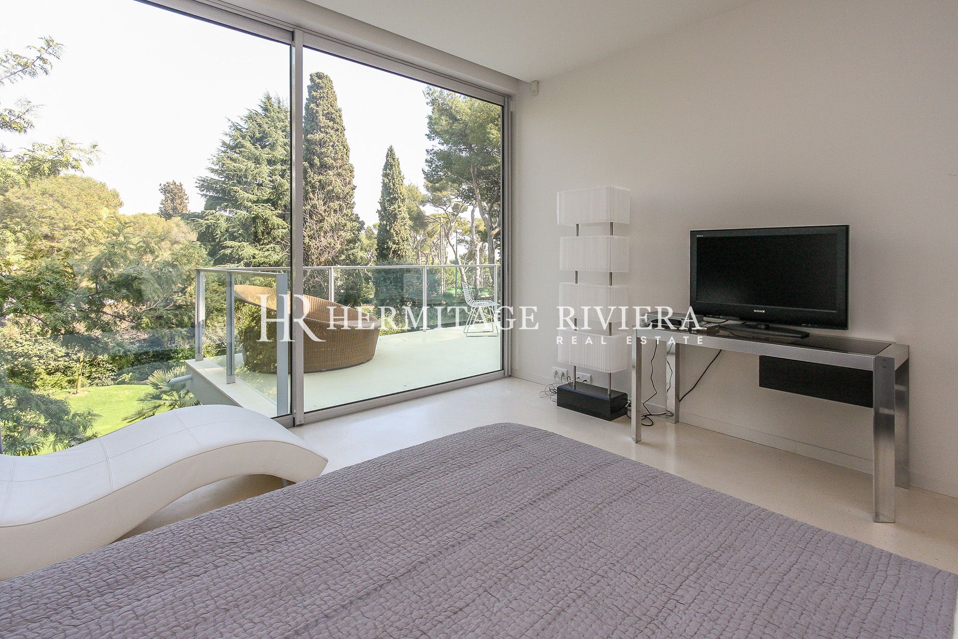 Contemporaine villa au calme - Jardin plat et piscine (image 14)