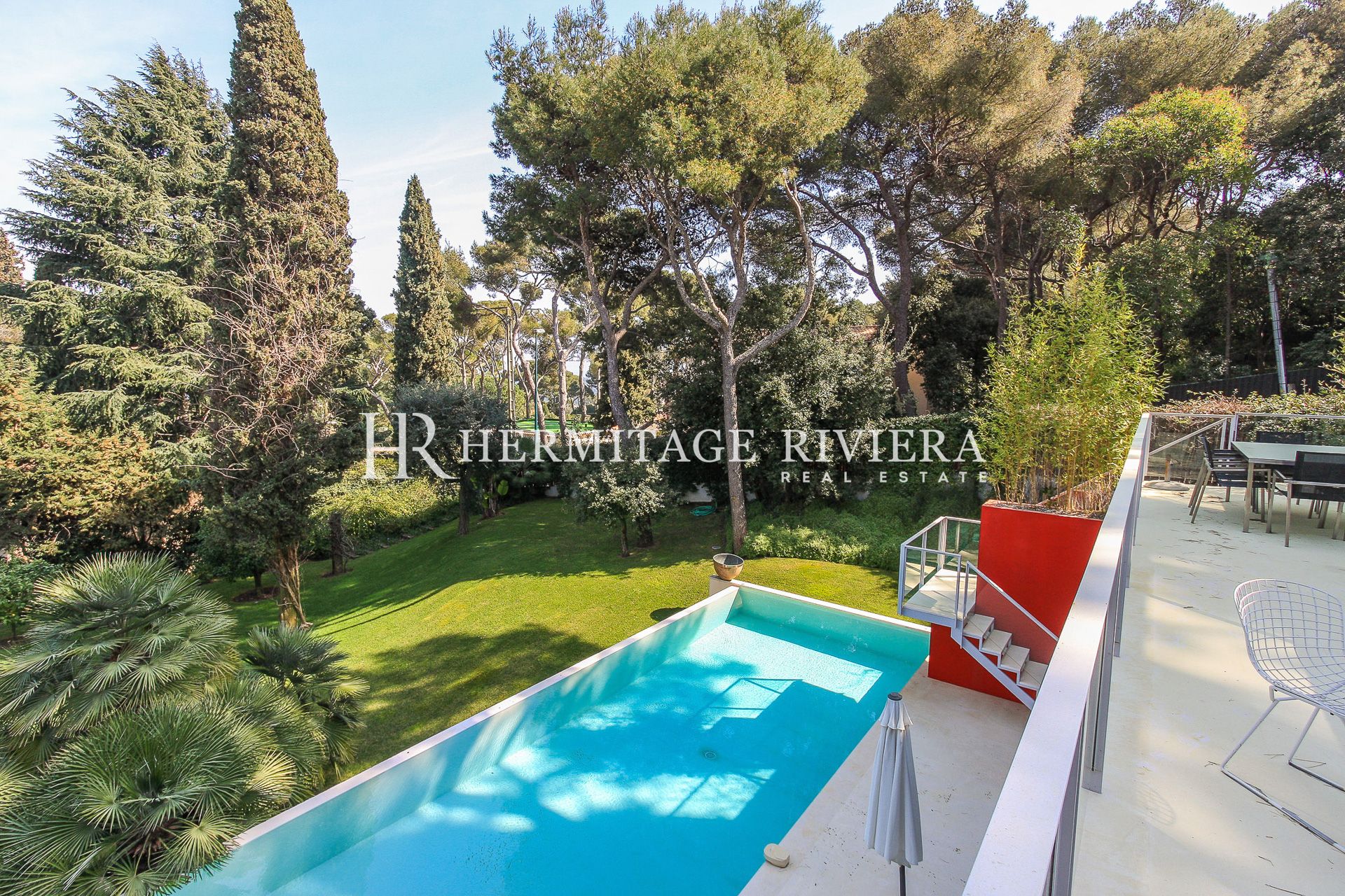 Contemporaine villa au calme - Jardin plat et piscine (image 4)