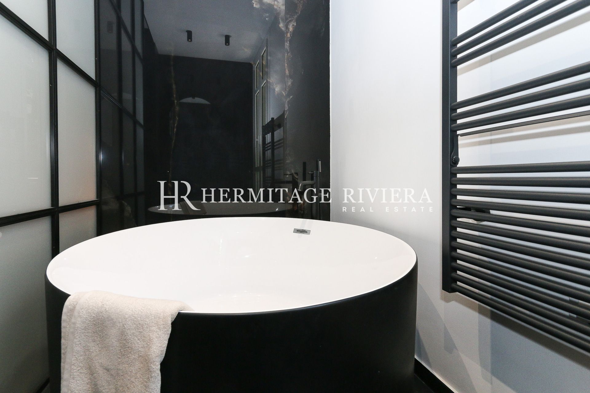 Appartement rénové - Résidence bourgeoise de standing (image 16)