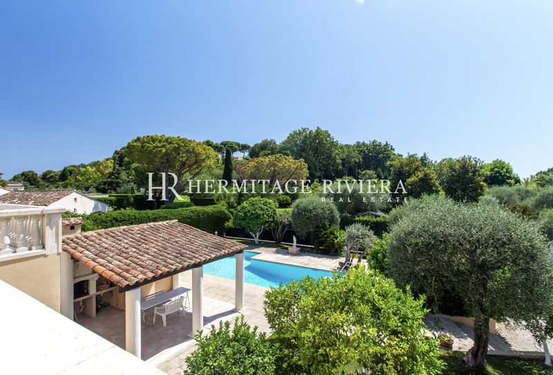 Calme - Domaine fermé - Piscine - Jardin