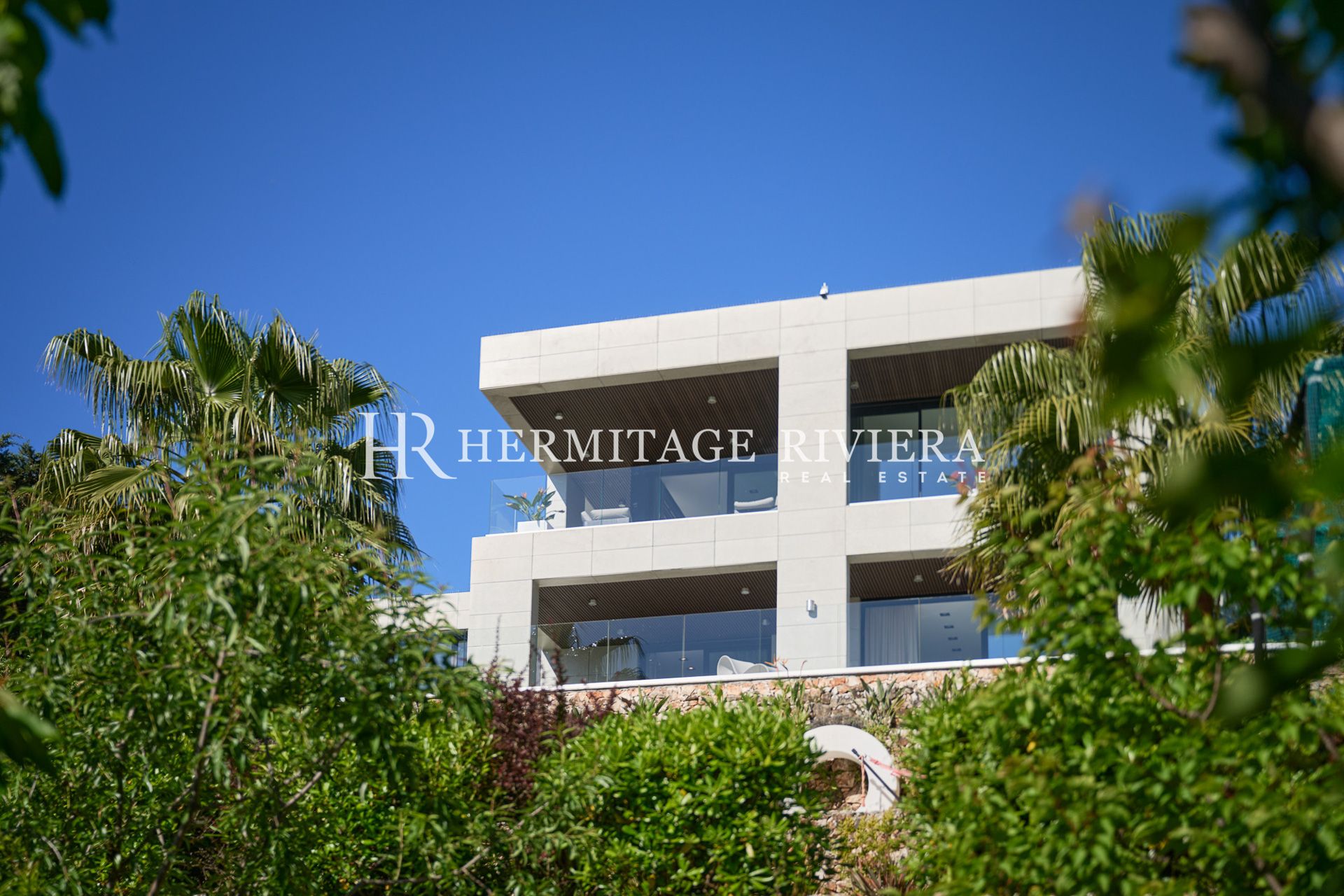 Villa d'exception à l’architecture contemporaine vue panoramique sur la rade de Villefranche  (image 5)