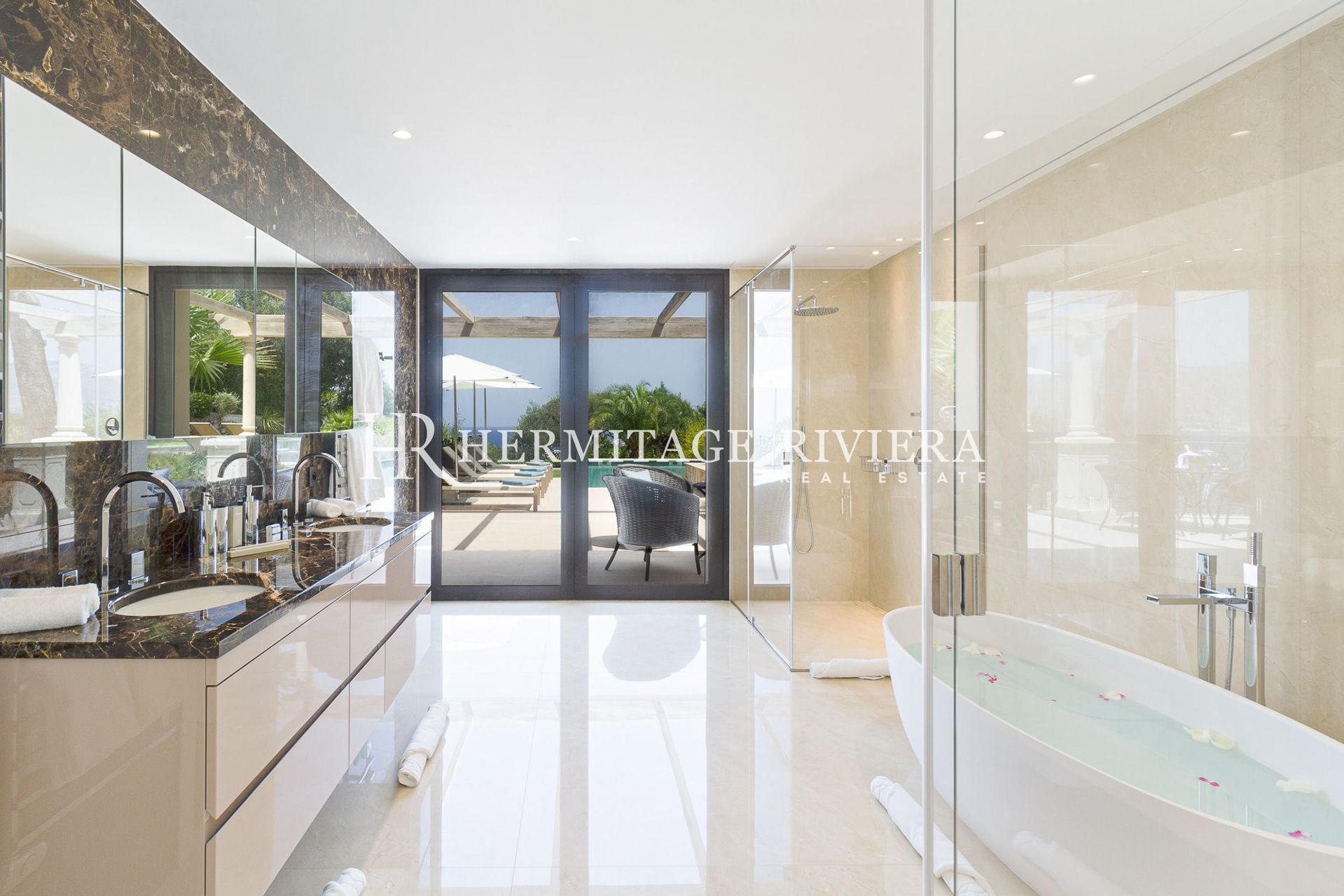 Luxueuse propriété - Près du village - Piscine - Vue mer (image 26)