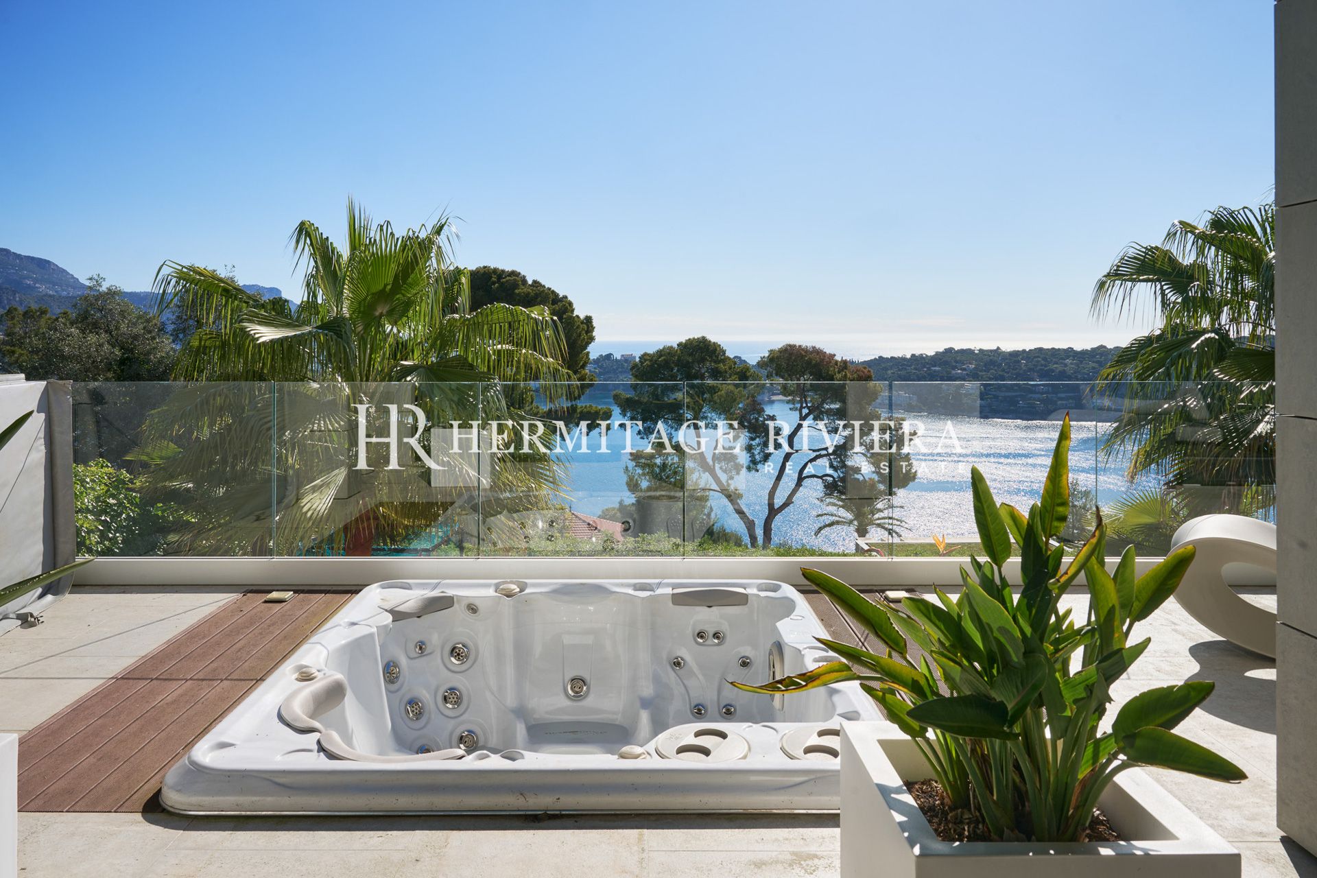 Villa d'exception à l’architecture contemporaine vue panoramique sur la rade de Villefranche  (image 32)